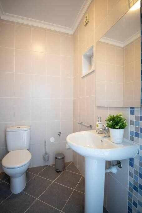 טאווירה Modern 3Br Apt W/ Lg Terrace, Bbq, Ac & Parking מראה חיצוני תמונה