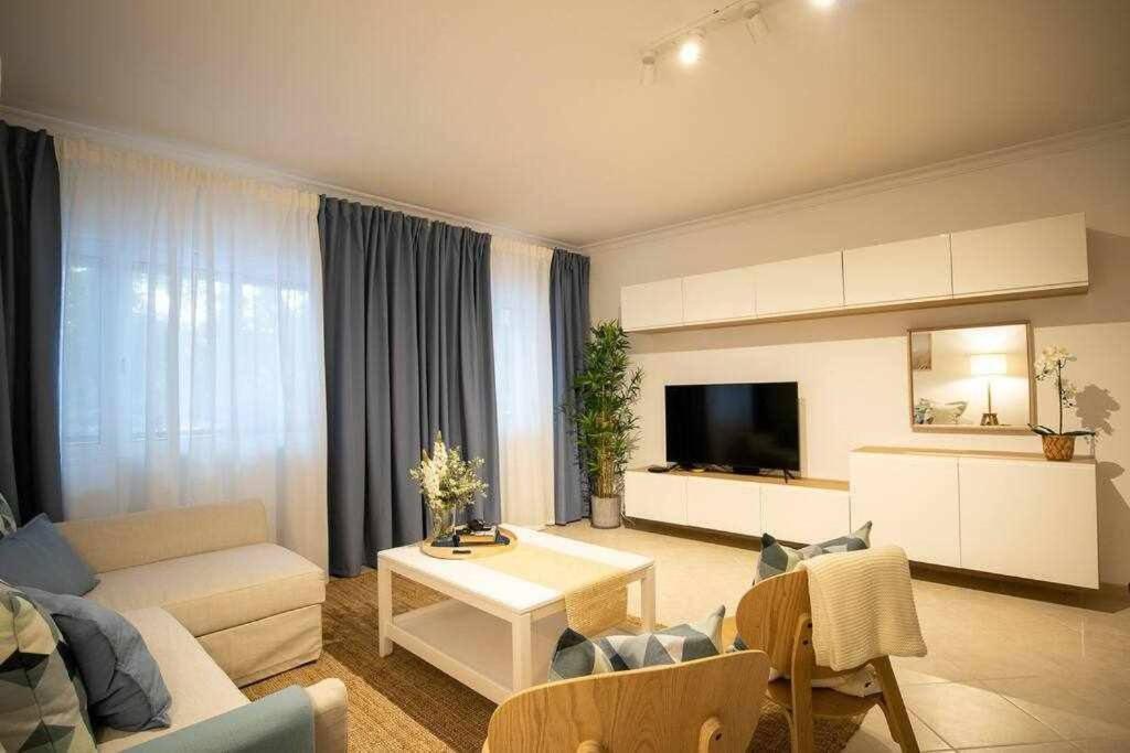 טאווירה Modern 3Br Apt W/ Lg Terrace, Bbq, Ac & Parking מראה חיצוני תמונה